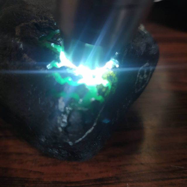 緬甸翡翠原石莫灣基 原石 賭石 雕刻 藝品  傳家 收藏 附有鑑定證書